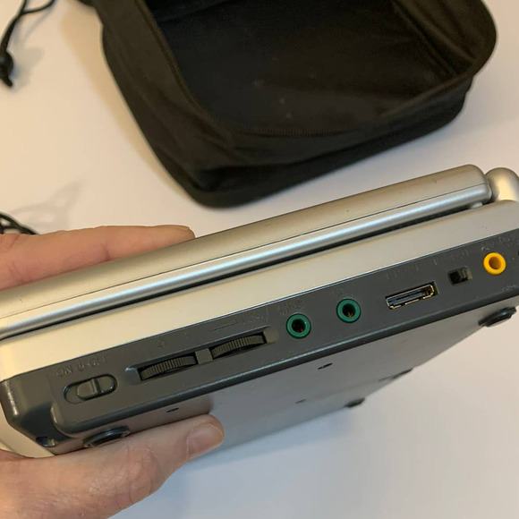 Collectible Portable AUDIOVOX 8" LCD Monitor & DVD Player D1812 & more UNTESTED - Picture 5 of 16